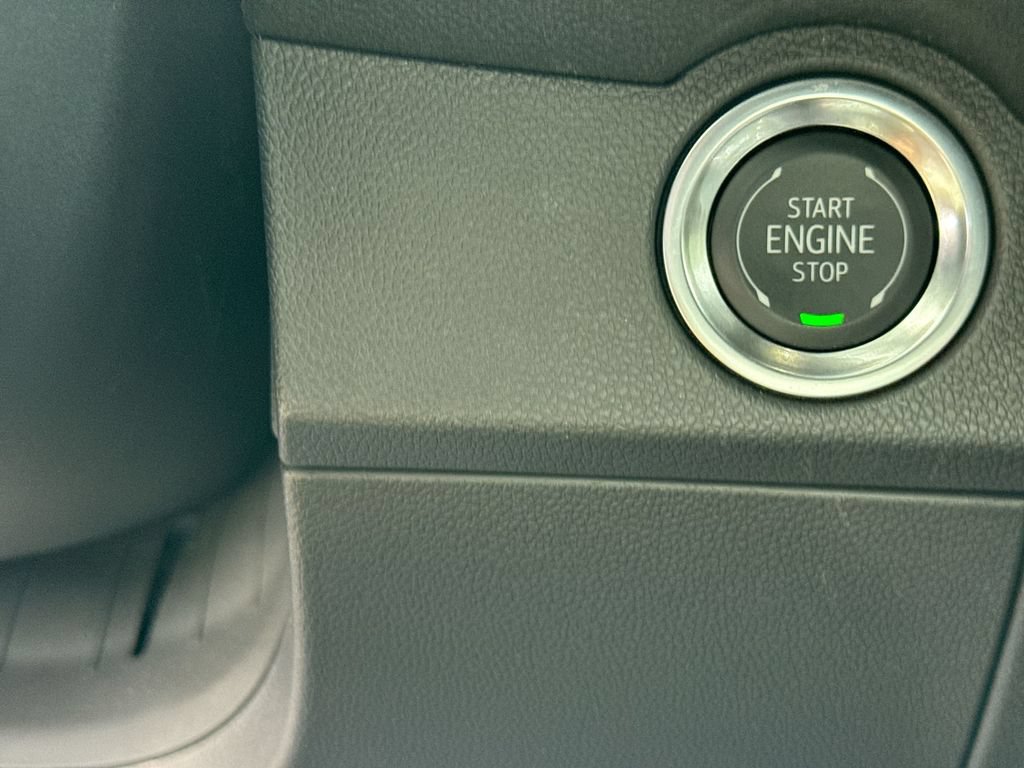 Used 2025 Chevrolet Traverse RS FWD image 22