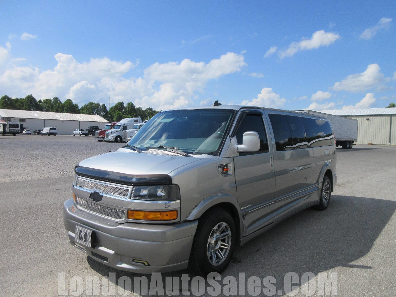 Used 2018 Chevrolet Express 2500 Extended w/ Enhanced Convenience Package image 1