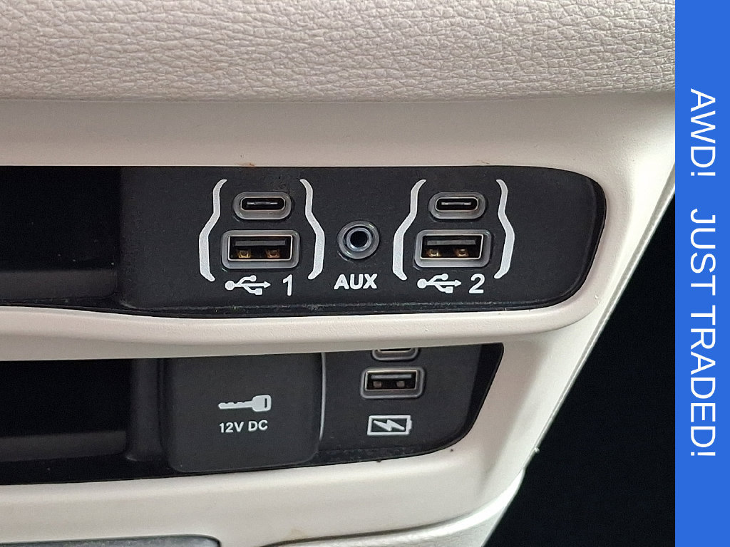Used 2022 Chrysler Pacifica Touring-L AWD/4WD image 26