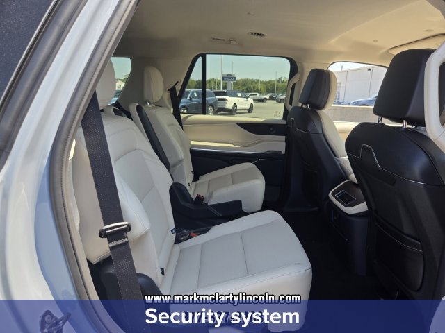 New 2027 Lincoln Navigator Premiere AWD/4WD image 16