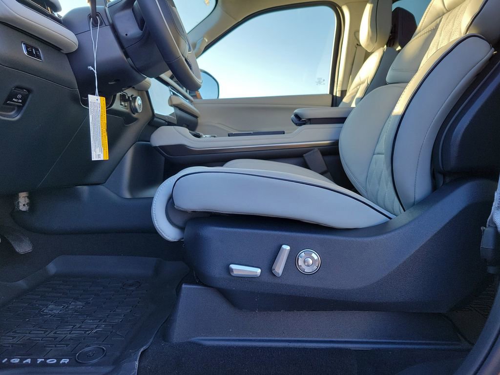 New 2026 Lincoln Navigator L Black Label image 17