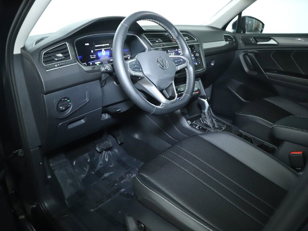Used 2024 Volkswagen Tiguan SE image 18