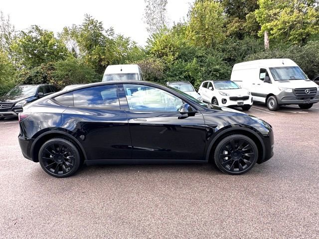 Used 2022 Tesla Model Y Long Range image 6