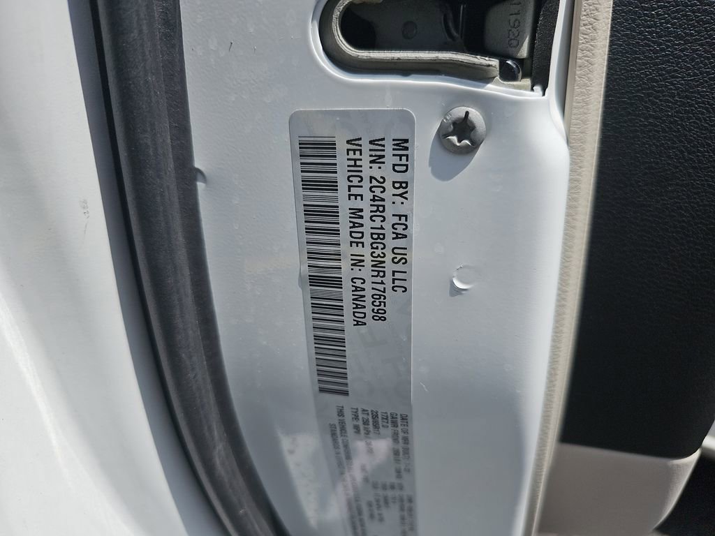 Certified 2022 Chrysler Pacifica Touring-L FWD image 37