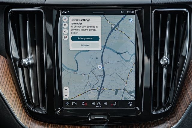 Used 2024 Volvo XC60 B5 Plus image 23