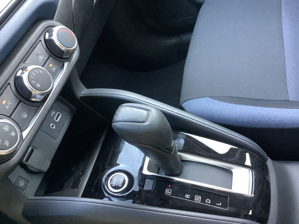 New 2025 Nissan Versa SV w/ Trunk Package FWD image 28