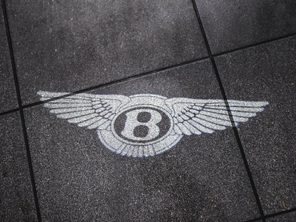 Used 2023 Bentley Bentayga AWD/4WD image 20
