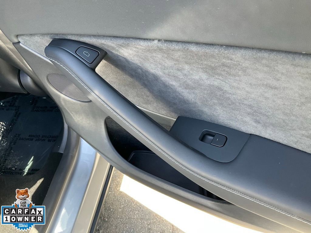 Used 2025 Tesla Model Y Long Range AWD/4WD image 62