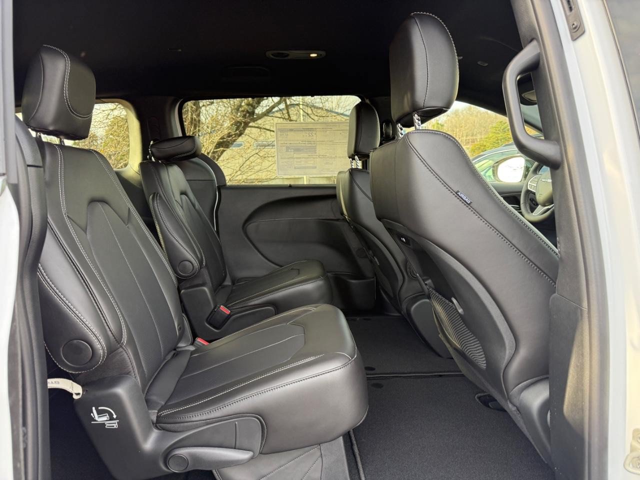 New 2026 Chrysler Pacifica Select FWD image 7