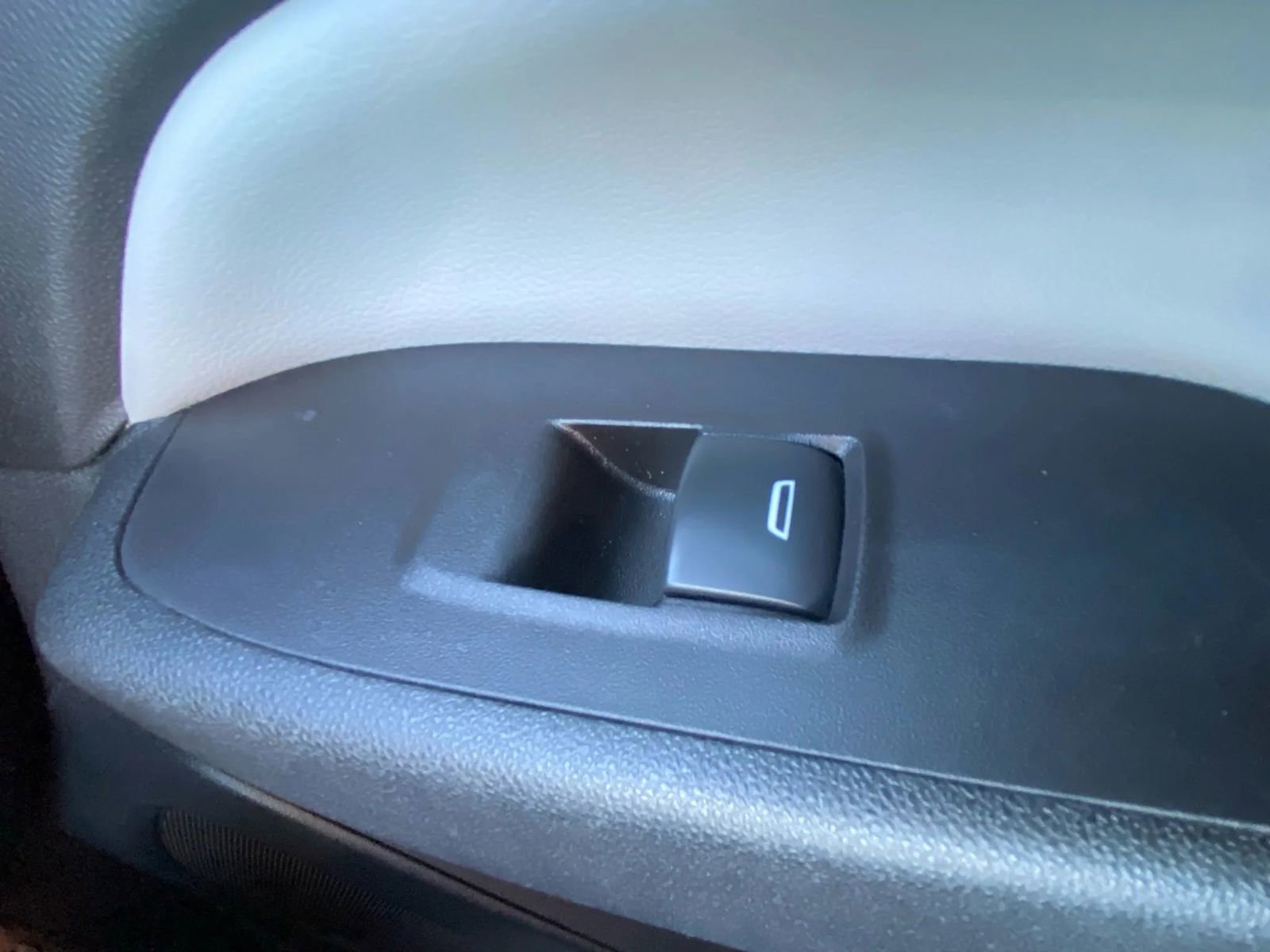 Used 2021 Chevrolet Equinox LS image 31