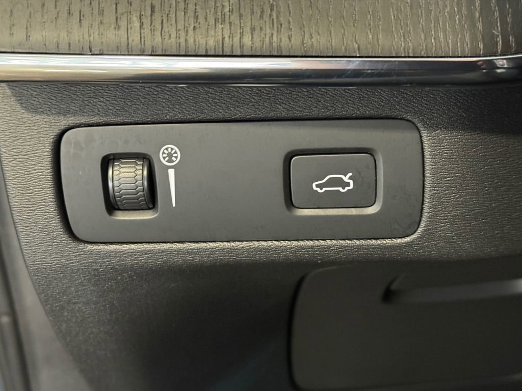 Used 2020 Volvo XC90 T6 Momentum image 22