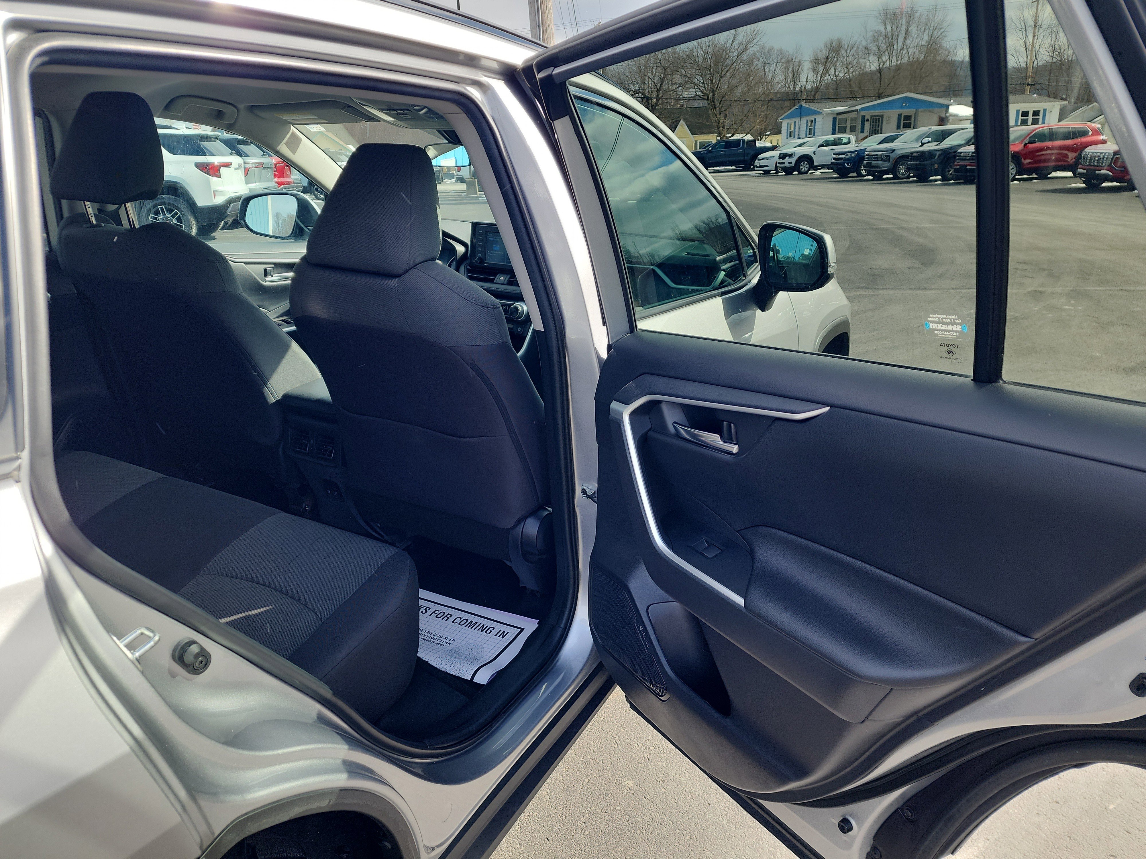 Used 2020 Toyota RAV4 XLE w/ Carpet Mat Package image 29