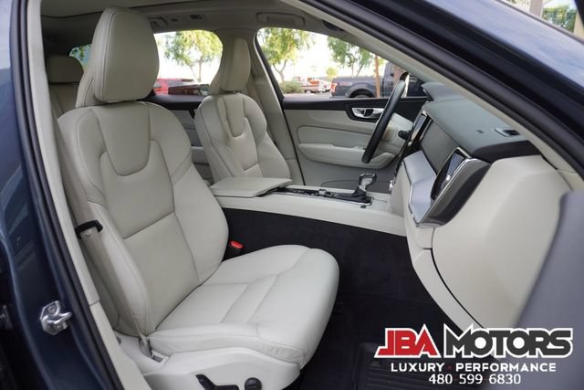 Used 2020 Volvo XC60 T5 Momentum w/ Protection Package Premier AWD/4WD image 9