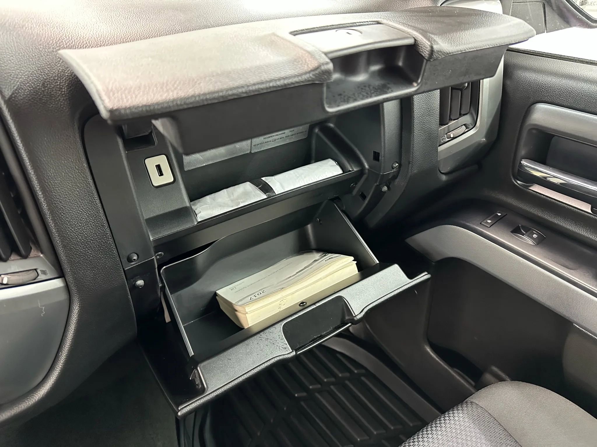 Used 2017 Chevrolet Silverado 1500 LT image 28