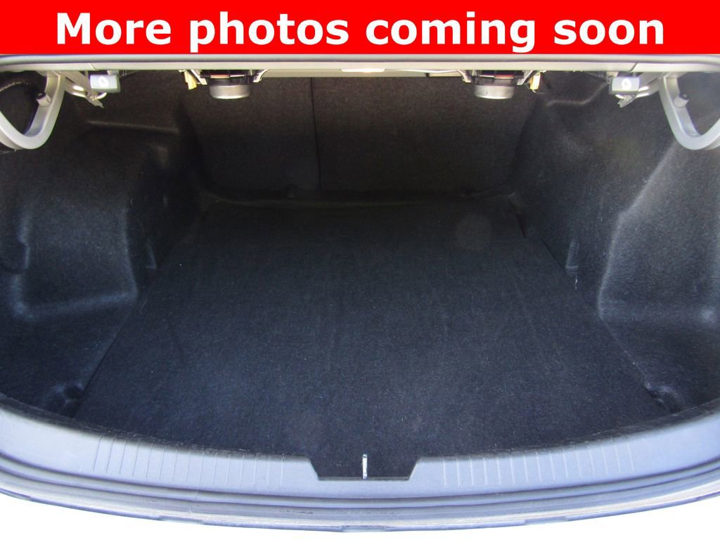 Used 2017 Chevrolet Malibu LT w/ Leather Package FWD image 16