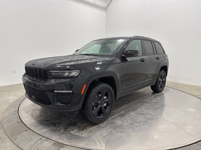New 2025 Jeep Grand Cherokee Limited w/ Black Appearance Package image 3
