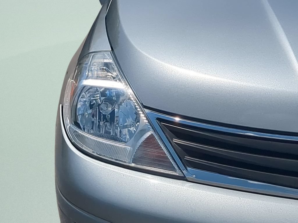 Used 2011 Nissan Versa 1.8 S FWD image 10