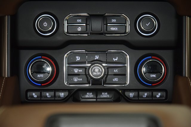 Used 2023 Chevrolet Suburban High Country image 32