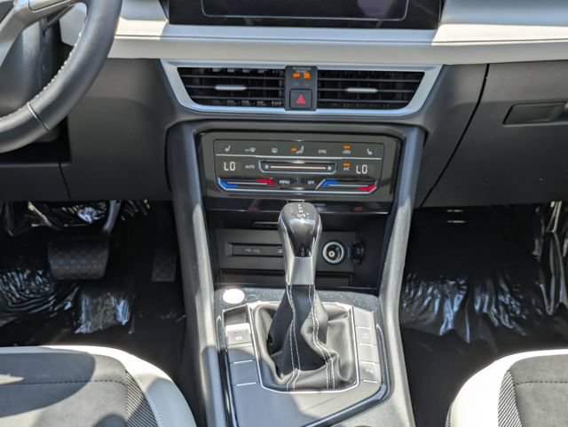 New 2026 Volkswagen Taos SE FWD image 19