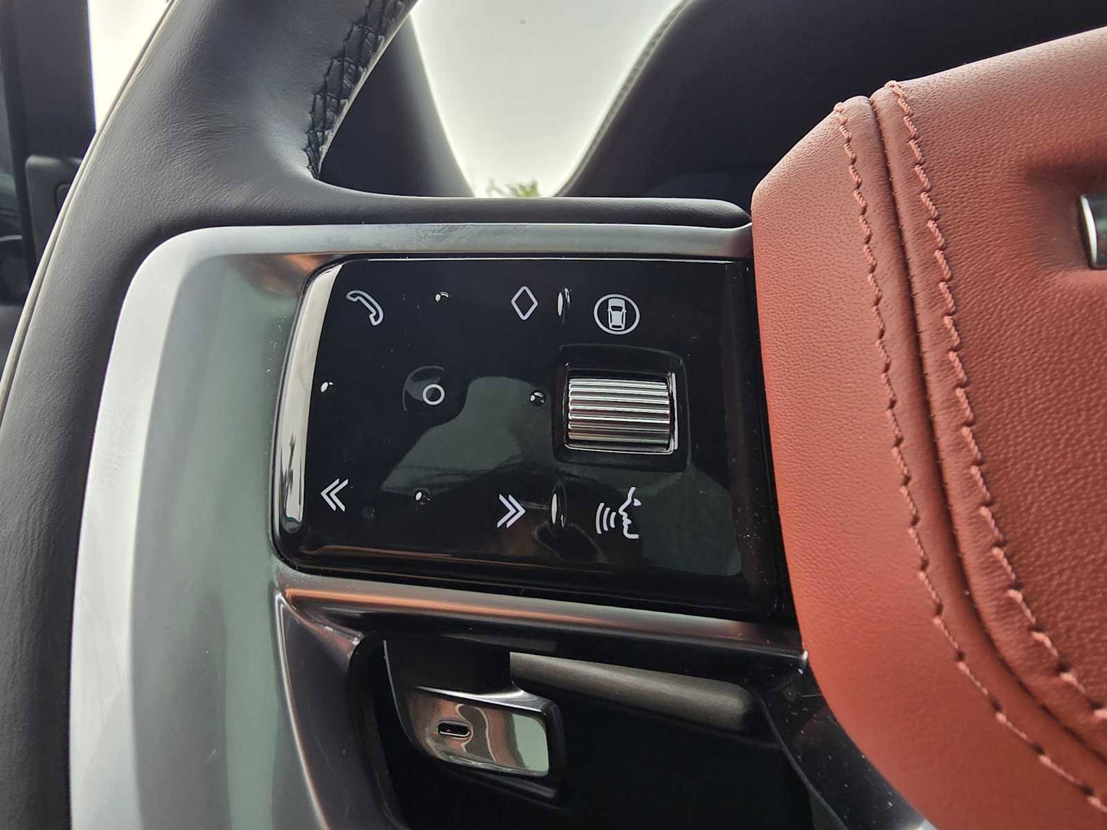 New 2026 Land Rover Range Rover SV image 33