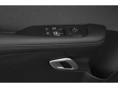 Used 2015 Dodge Challenger SXT image 39