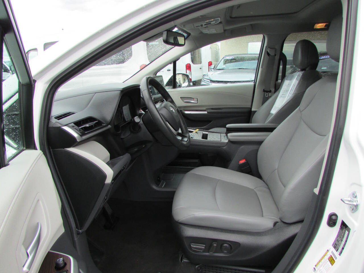 Used 2024 Toyota Sienna XLE image 15