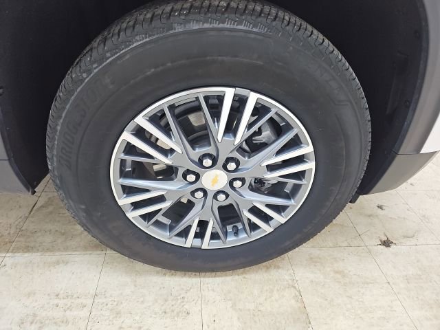 Used 2025 Chevrolet Traverse LT image 13