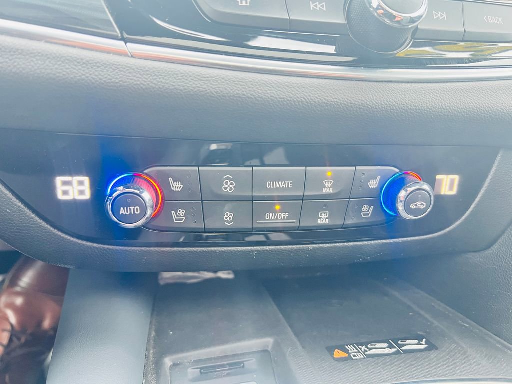 Used 2022 Buick Enclave Premium w/ Experience Buick Package image 31