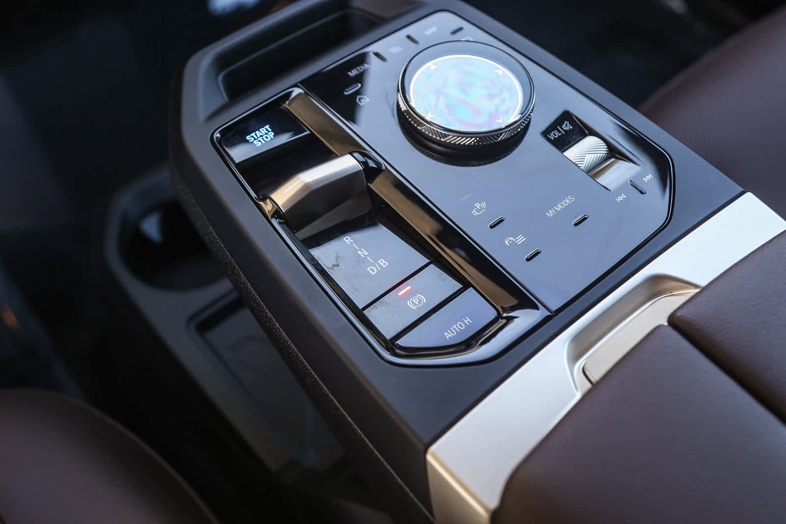 Used 2025 BMW iX xDrive50 w/ Sport Package image 16