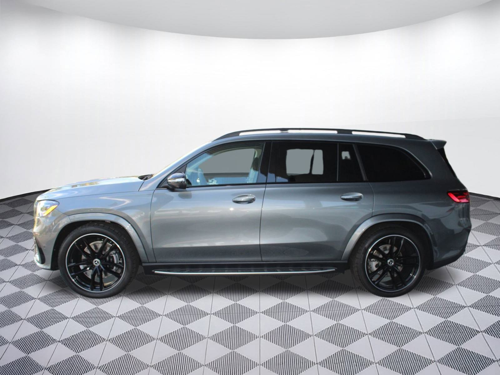 New 2026 Mercedes-Benz GLS 450 4MATIC image 2