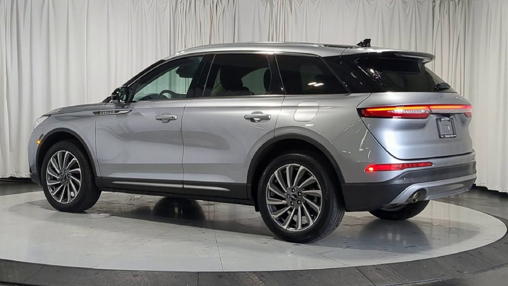 Used 2023 Lincoln Corsair Reserve w/ Equipment Group 201A AWD/4WD image 8