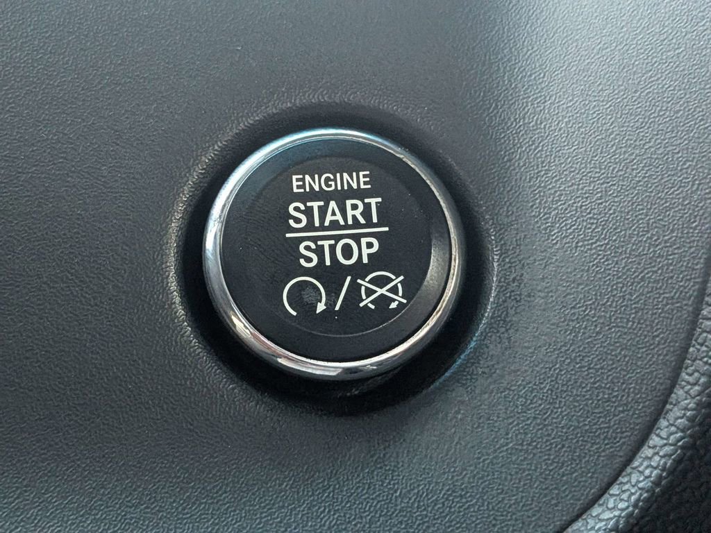Used 2013 Dodge Challenger R/T RWD image 26