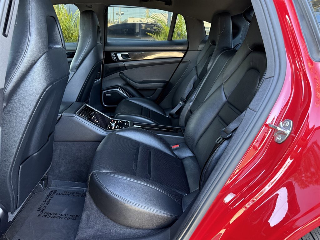 Used 2018 Porsche Panamera 4 image 16