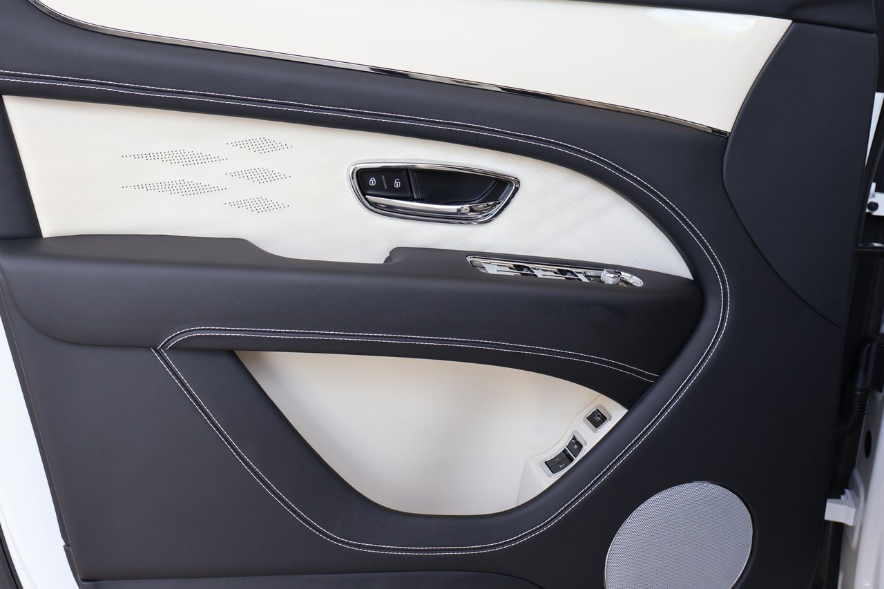New 2025 Bentley Bentayga image 11