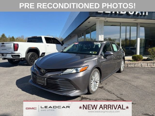 Used 2018 Toyota Camry XLE FWD image 1
