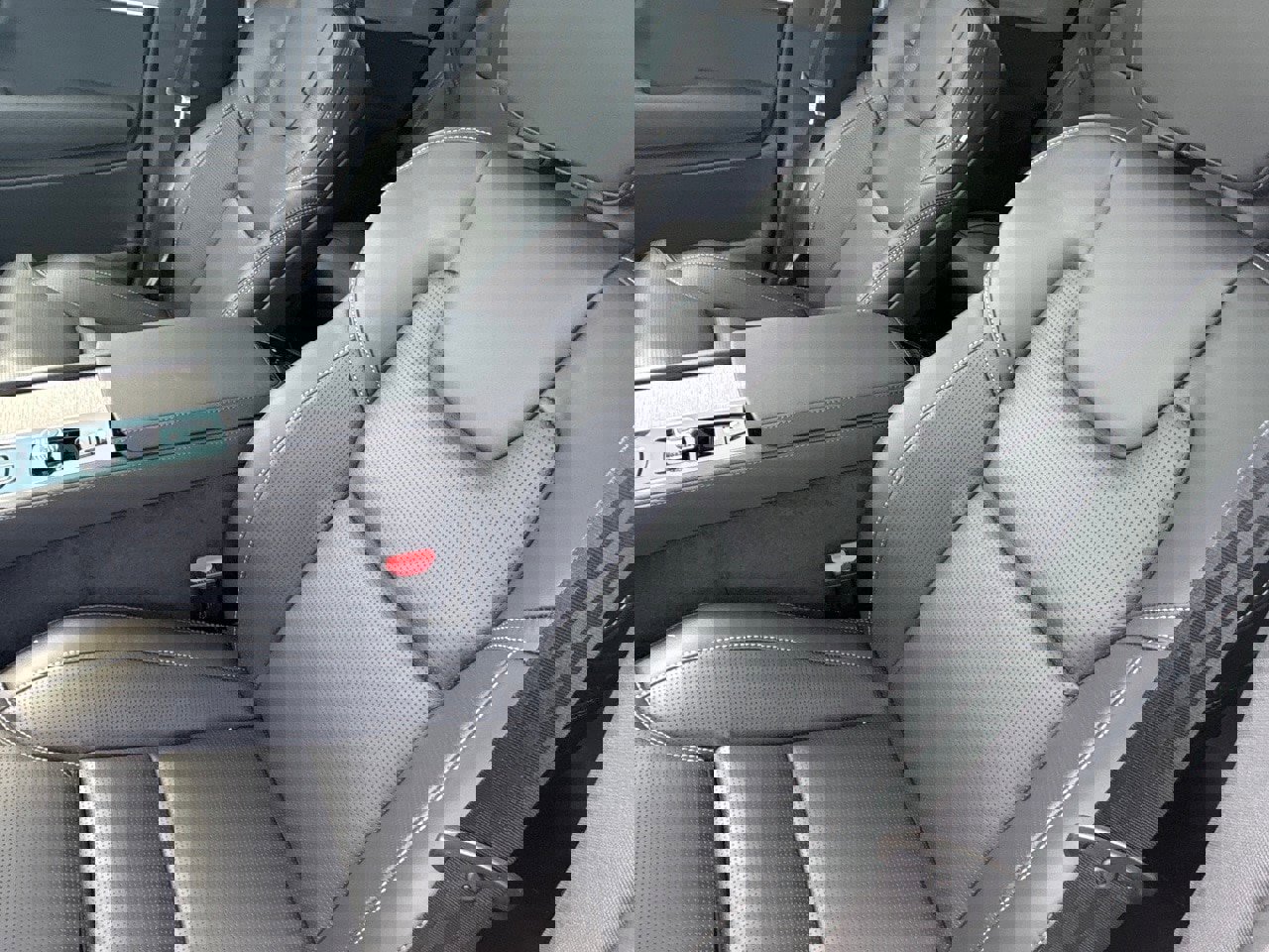 New 2026 Volvo XC90 B5 Ultra w/ Protection Package Premier image 18