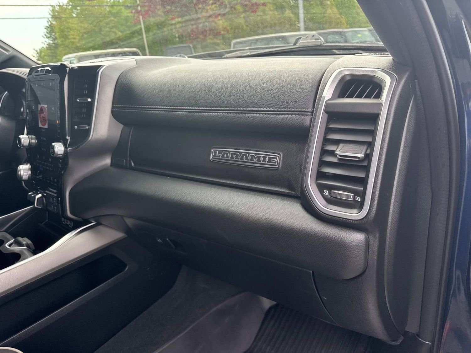 Used 2022 RAM 1500 Laramie w/ Sport Appearance Package AWD/4WD image 22