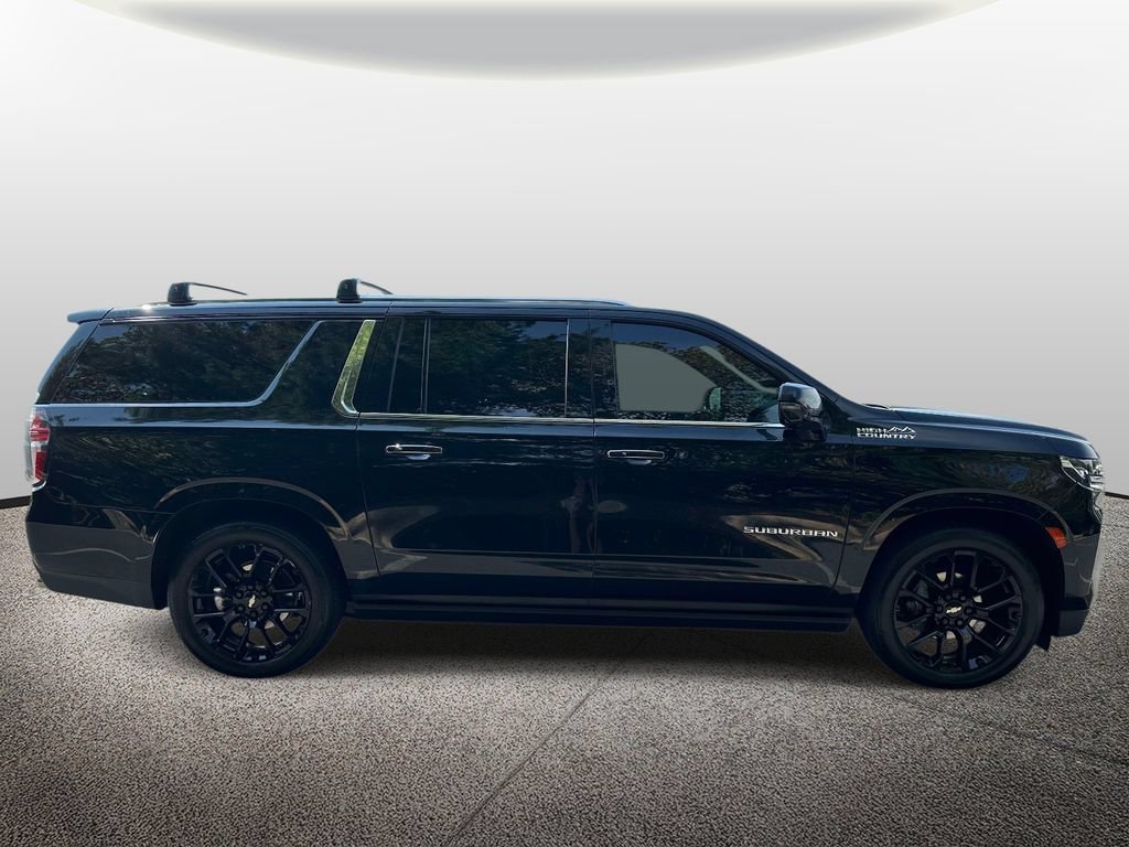 Used 2023 Chevrolet Suburban High Country AWD/4WD image 4