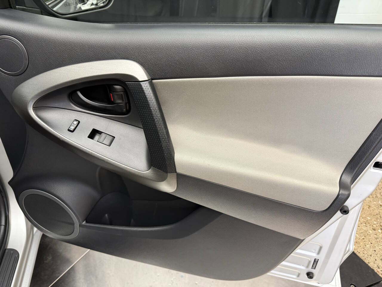 Used 2011 Toyota RAV4 4WD w/ Base L4 Extra Value Pkg image 24