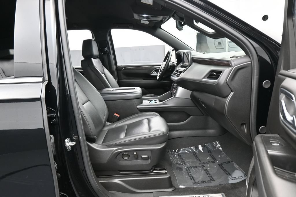 Used 2024 Chevrolet Suburban LT RWD image 44