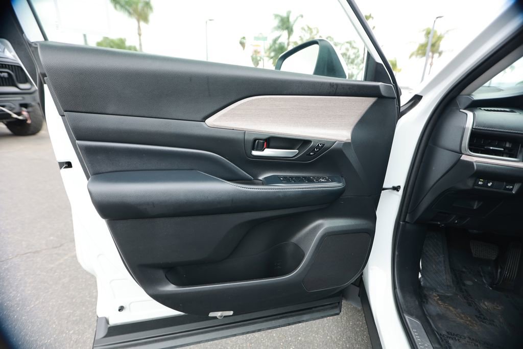 Used 2024 Toyota Grand Highlander Limited image 16