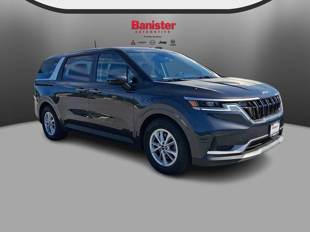 Used 2024 Kia Carnival LX FWD image 3