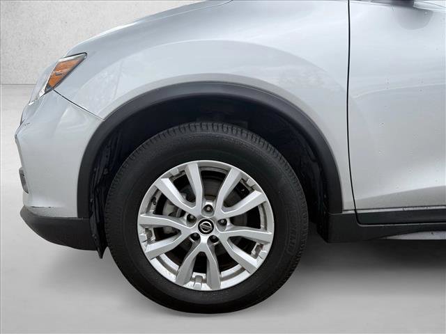 Used 2018 Nissan Rogue SV FWD image 18