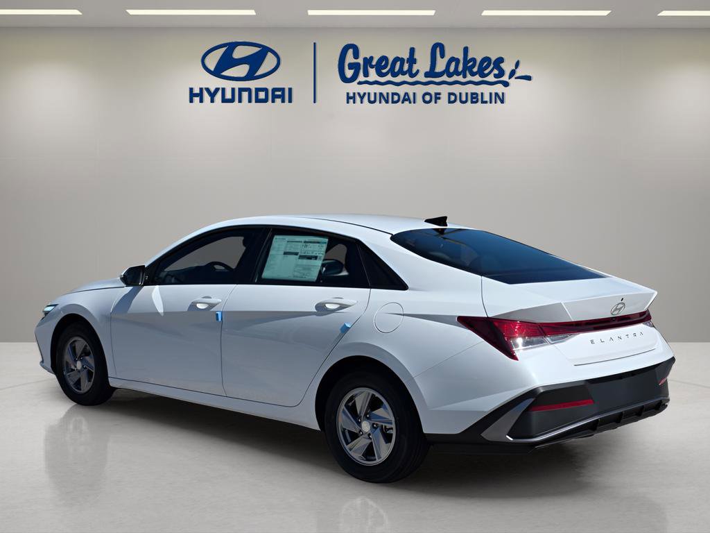 New 2026 Hyundai Elantra SE FWD image 3