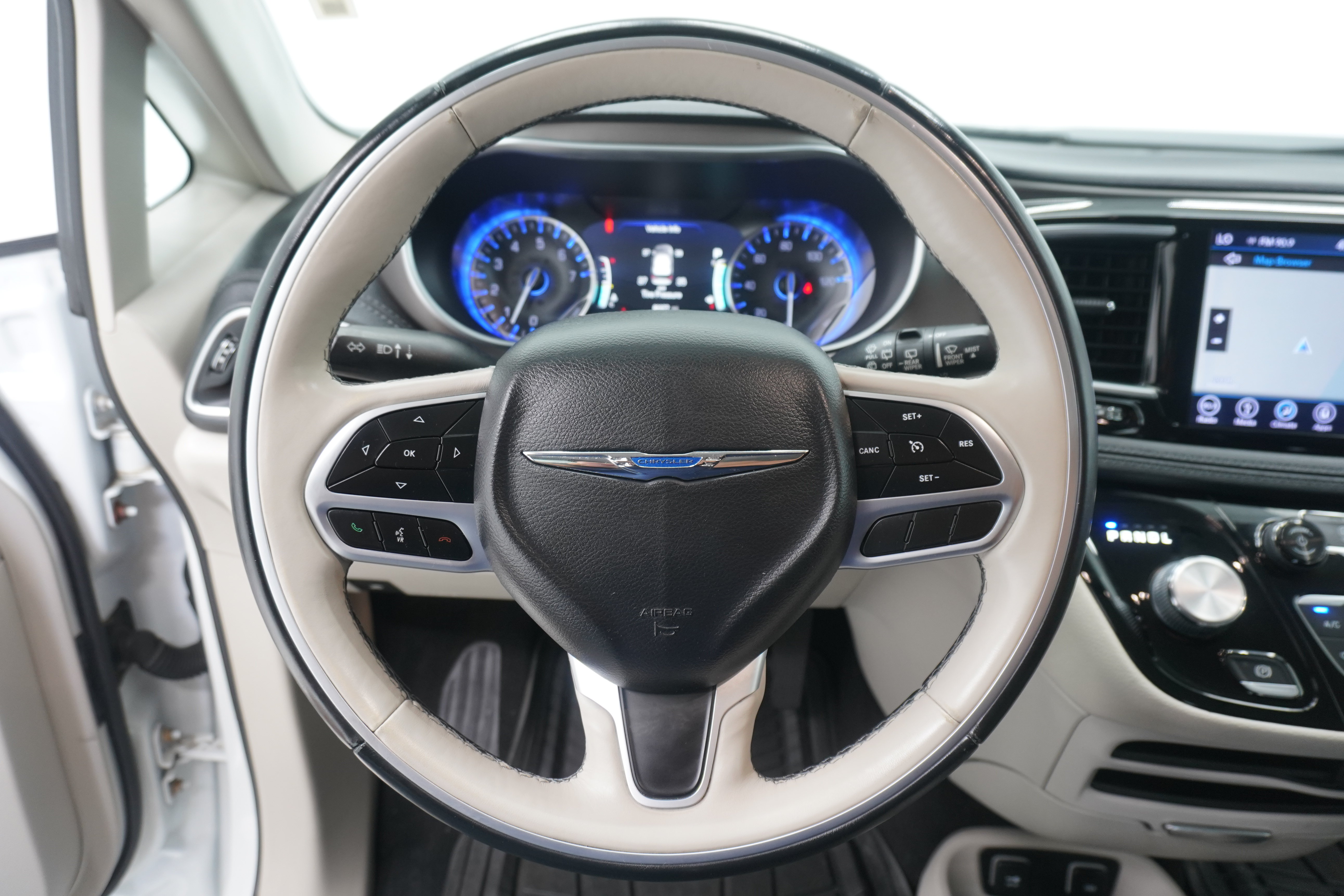 Used 2018 Chrysler Pacifica Limited FWD image 45