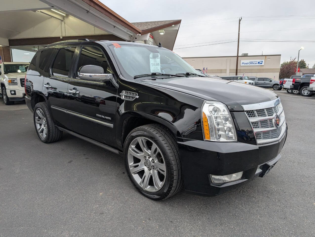 Used 2014 Cadillac Escalade Platinum image 1