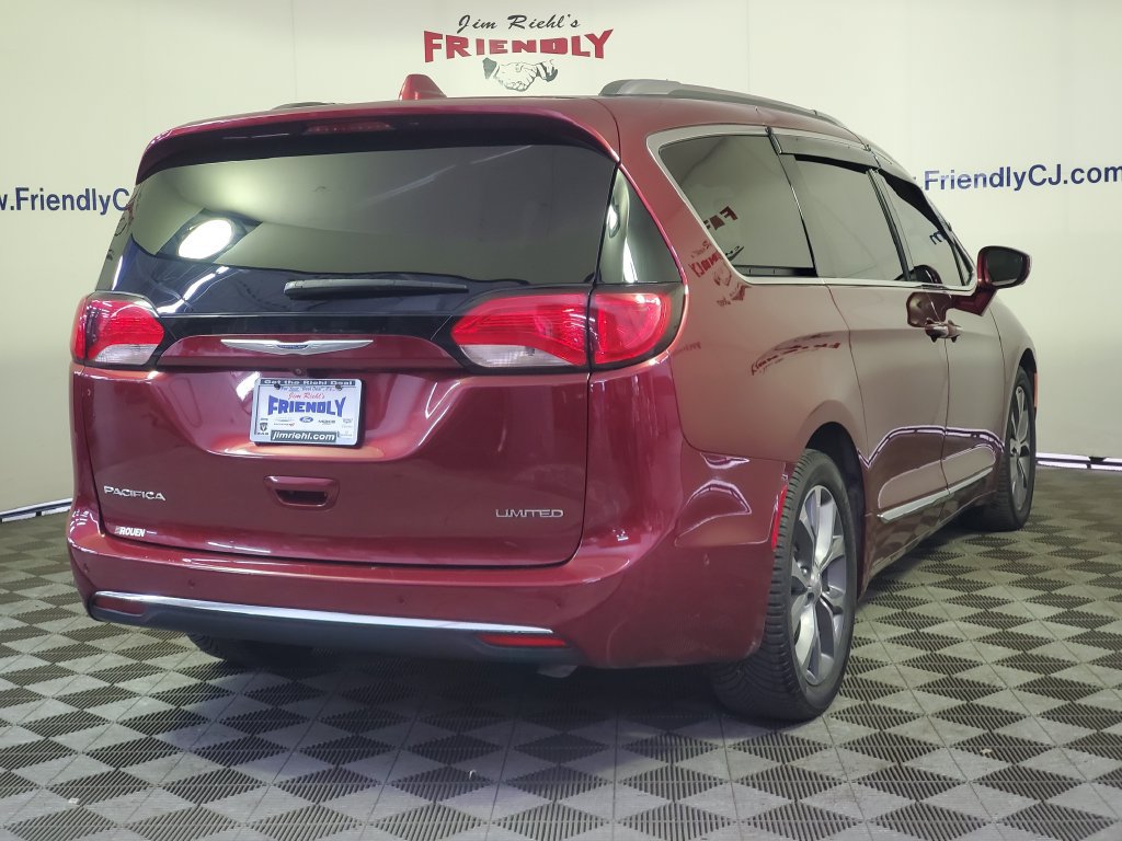 Used 2020 Chrysler Pacifica Limited w/ Tire & Wheel Group FWD image 3