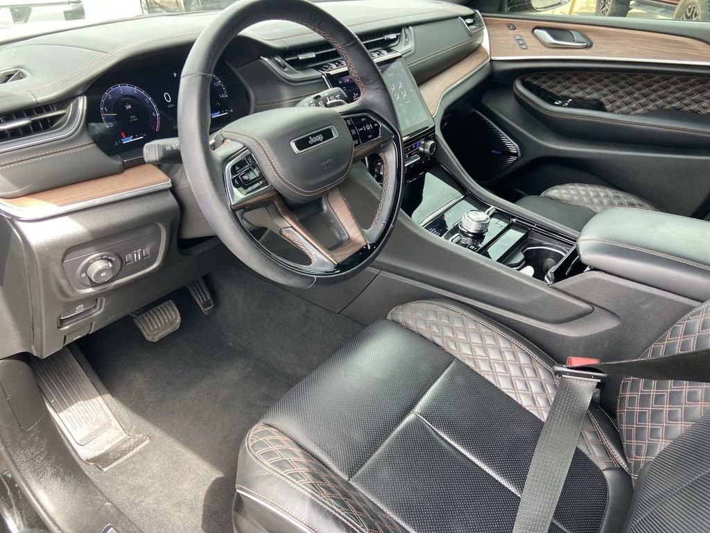 Used 2023 Jeep Grand Cherokee L Summit w/ Advanced Protech Group IV AWD/4WD image 6