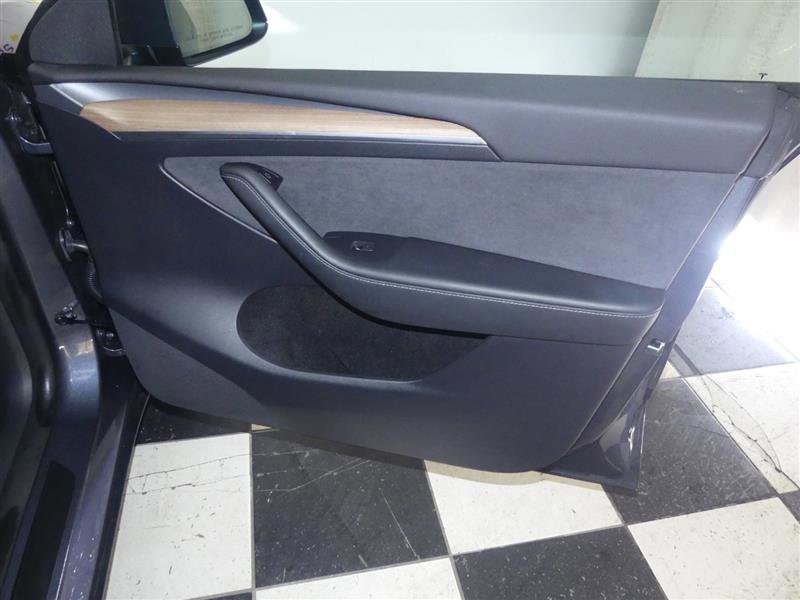 Used 2023 Tesla Model Y Long Range AWD/4WD image 23