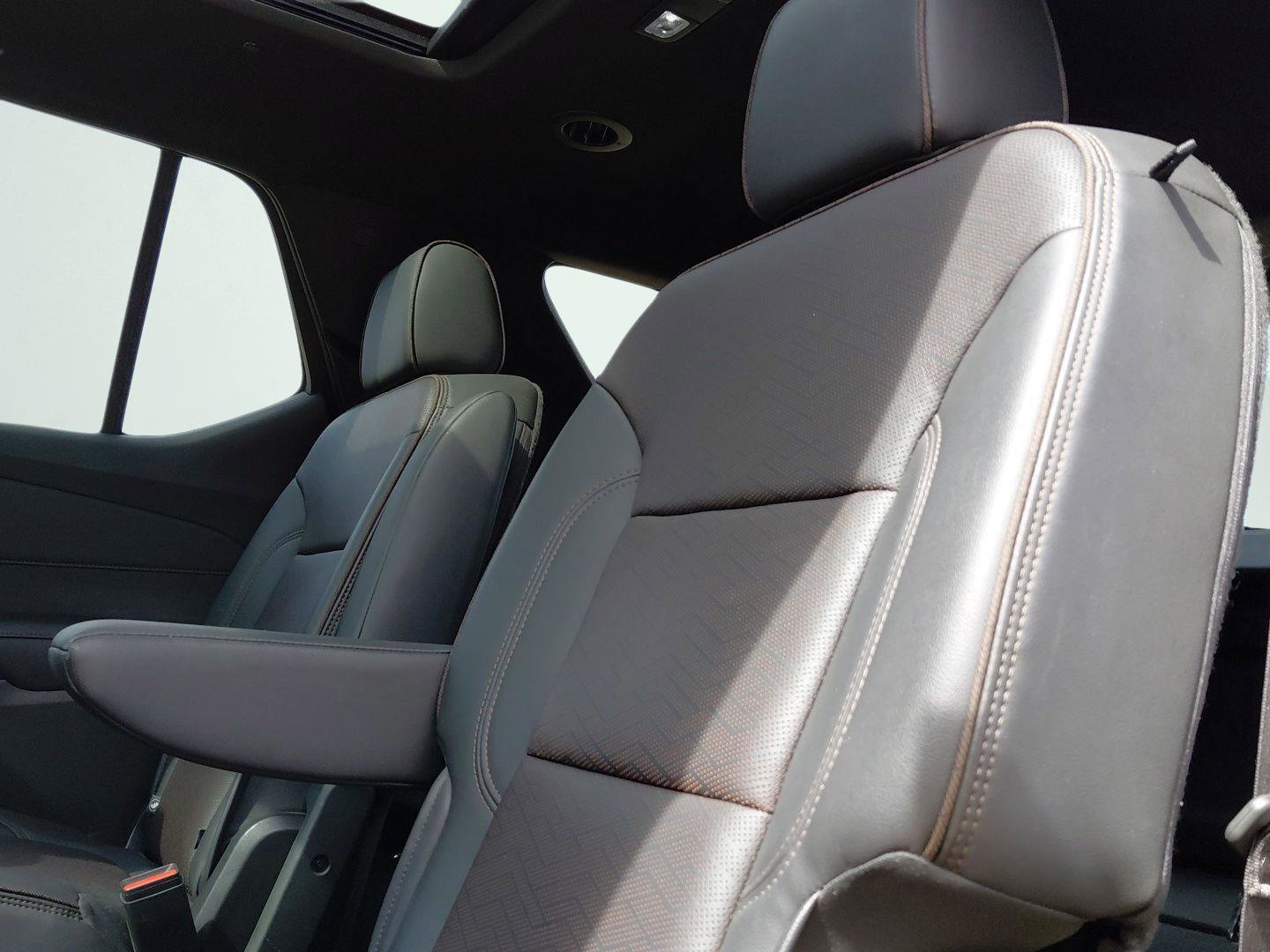 Used 2022 Chevrolet Traverse High Country image 40